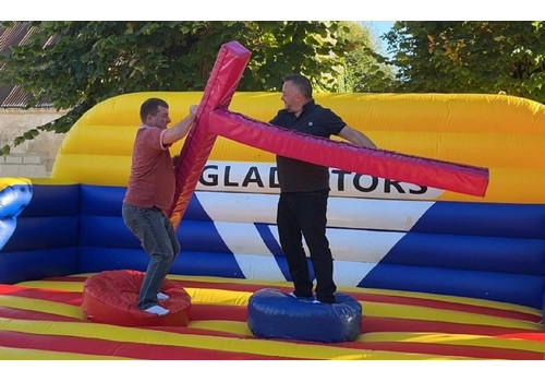 combat de gladiateurs jeu gonflable picardie