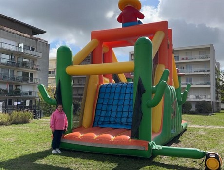 toboggan mur d'escalade jeu gonflable ile de france
